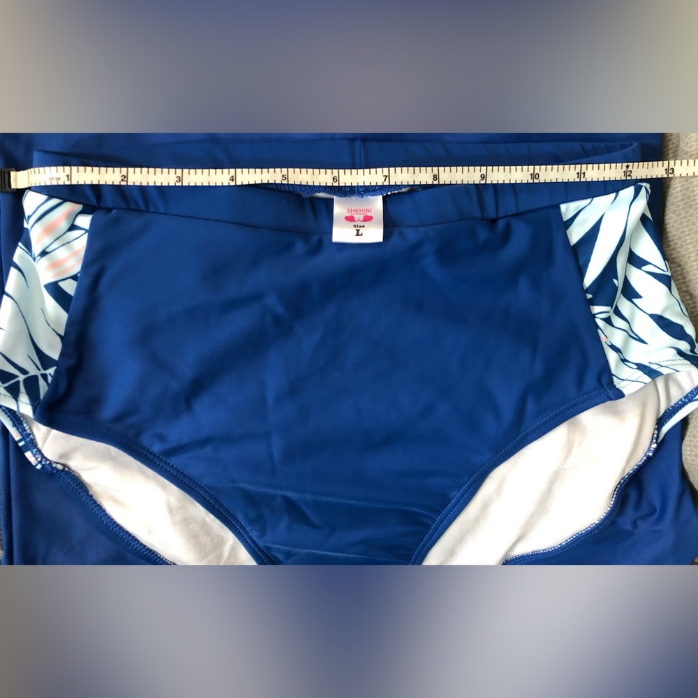 Shekini Rashguard and bottom. Size Large - Picture 4 of 5